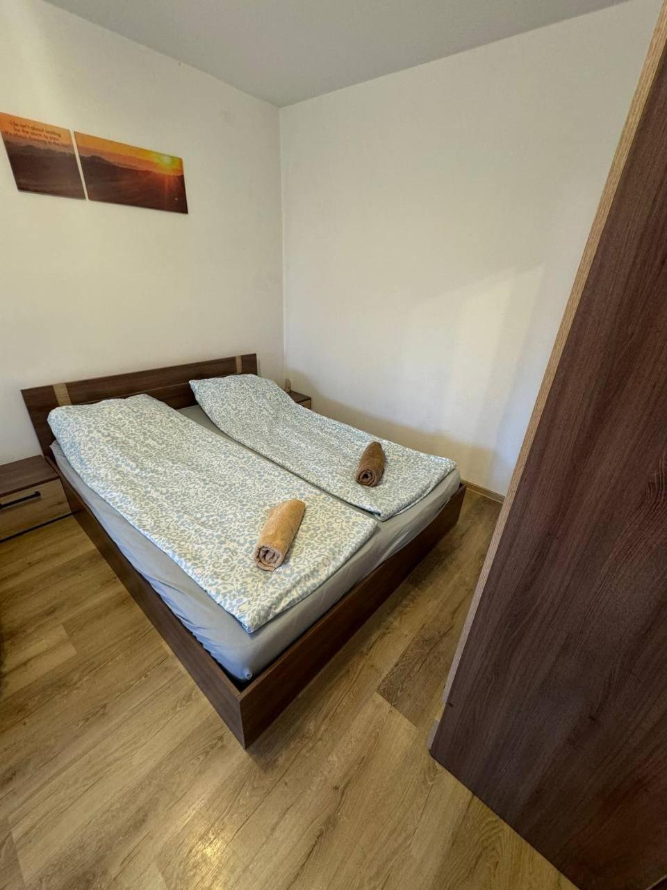 Affordable Apartment Close To The Castle Hunedoara Exterior photo